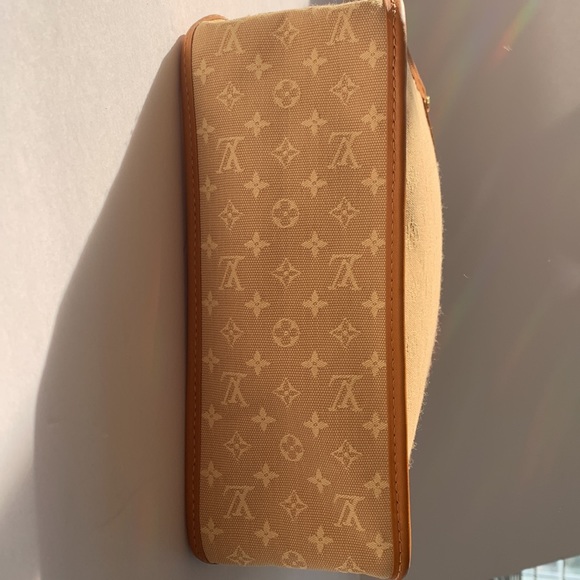 NEW! Authentic LV square bag - Picture 9 of 9